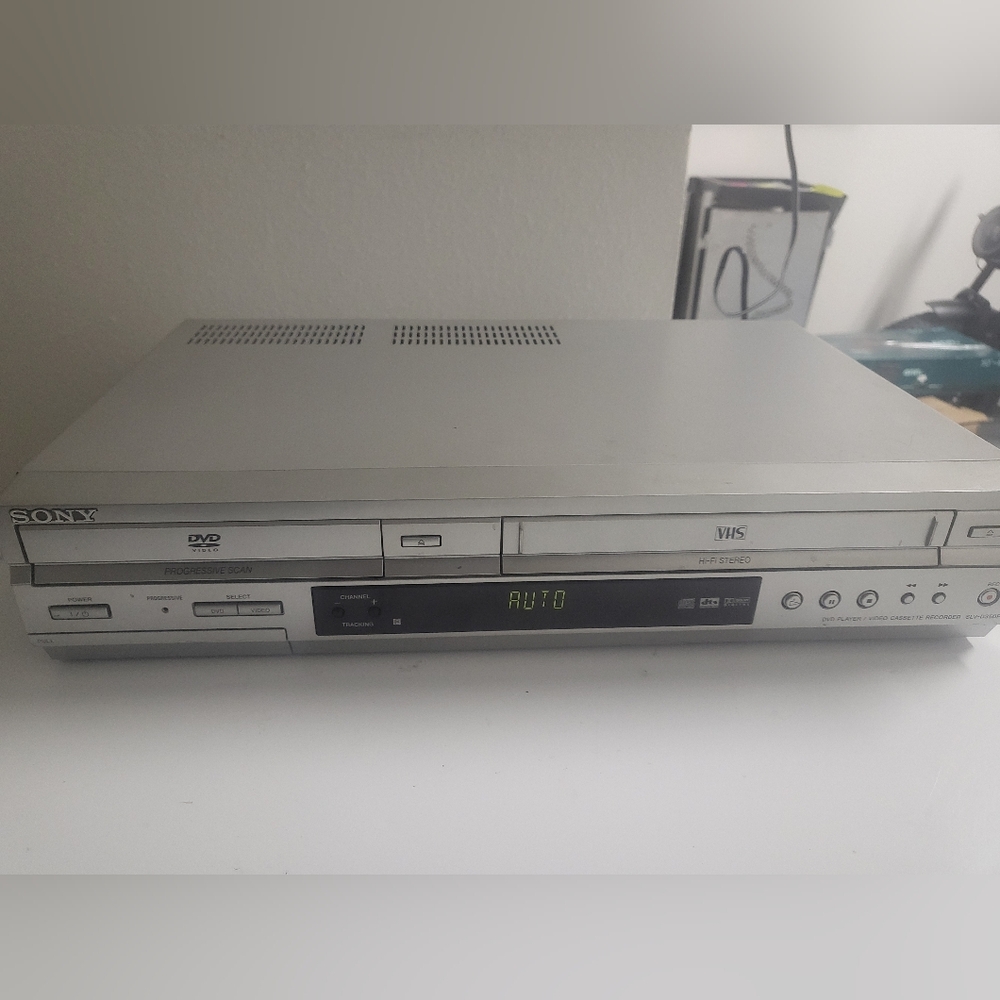 Sony SLV-D350P VHS DVD VCR Combo Player  TESTED NO REMOTE